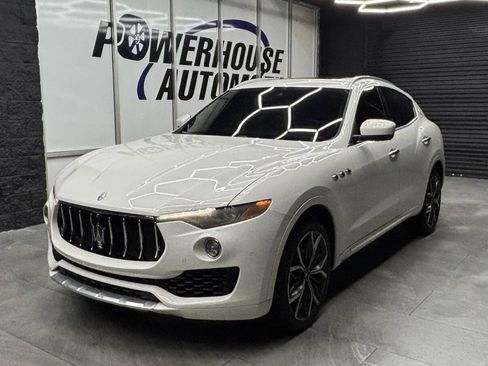 Used 2017 Maserati Levante w/ Luxury Package AWD/4WD image 2