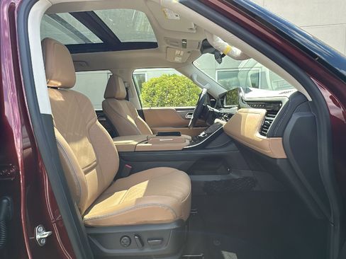 New 2025 INFINITI QX80 Luxe w/ Exterior Package image 9