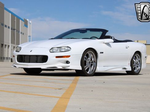 Used 2000 Chevrolet Camaro Z28 image 2