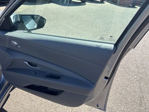 Used 2022 Hyundai Elantra SEL FWD image 25