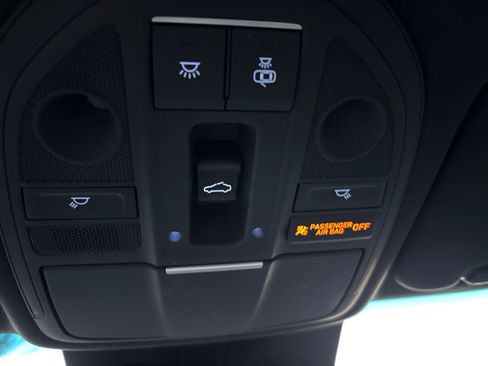 Used 2023 Genesis G70 2.0T w/ Sport Prestige Package image 31