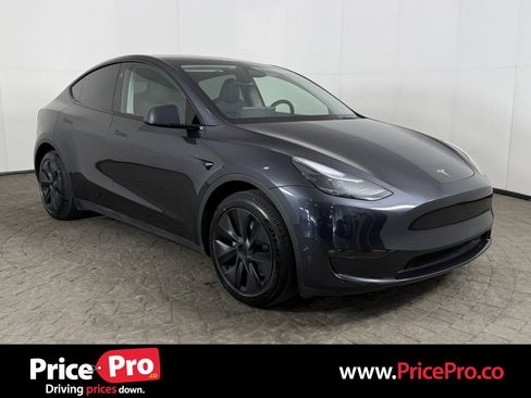 Used 2024 Tesla Model Y Long Range AWD/4WD image 1