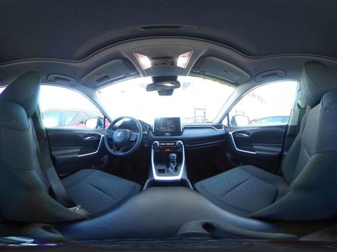 Used 2025 Toyota RAV4 XLE image 41