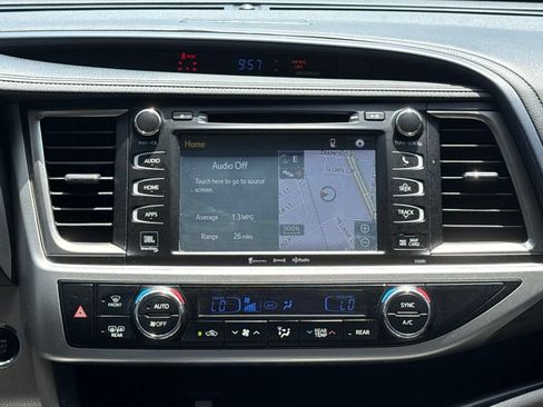 Used 2019 Toyota Highlander Limited AWD/4WD image 18