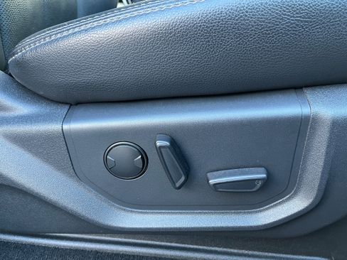 Certified 2022 Ford F250 Lariat w/ Black Appearance Package image 19