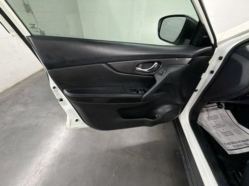 Used 2020 Nissan Rogue SV FWD image 21