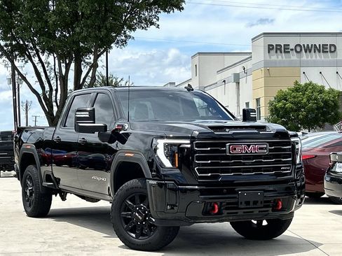 Used 2025 GMC Sierra 2500 AT4 AWD/4WD image 2