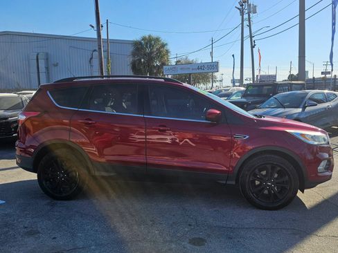 Used 2017 Ford Escape SE w/ Equipment Group 201A image 5