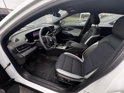 Used 2024 Buick Envista Preferred w/ Convenience I Package image 6