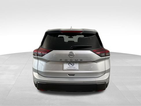 Used 2025 Nissan Rogue SV FWD image 8
