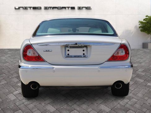Used 2004 Jaguar XJ8 RWD image 4