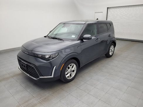 Used 2025 Kia Soul S image 2