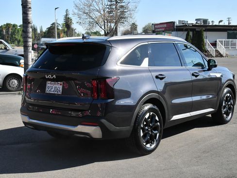 Used 2025 Kia Sorento S w/ Panoramic Sunroof Package image 8