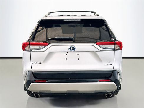 Used 2023 Toyota RAV4 SE image 5