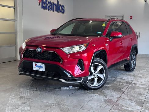 Used 2021 Toyota RAV4 SE image 2