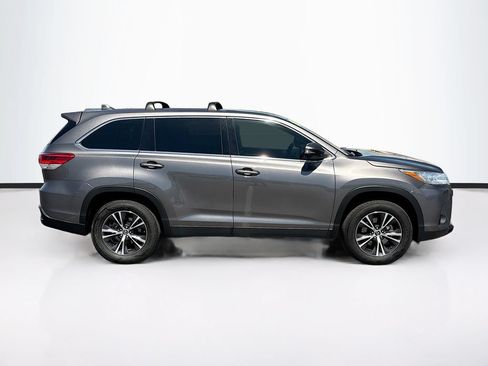 Used 2019 Toyota Highlander Plus FWD image 4
