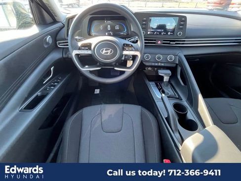 New 2025 Hyundai Elantra SE image 13
