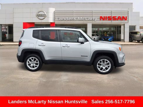 Used 2019 Jeep Renegade Latitude AWD/4WD image 2