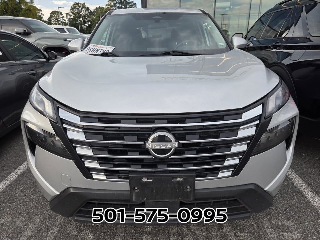 Used 2024 Nissan Rogue SV FWD image 2