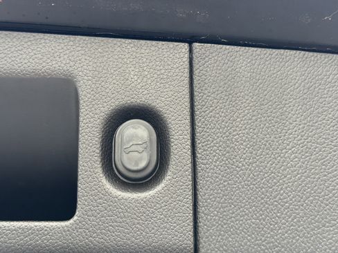 Used 2016 Cadillac Escalade ESV Premium image 11