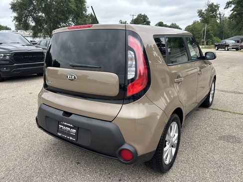Used 2015 Kia Soul + FWD image 3
