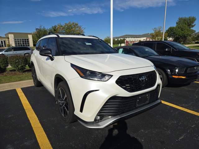 Used 2021 Toyota Highlander XSE AWD/4WD image 1