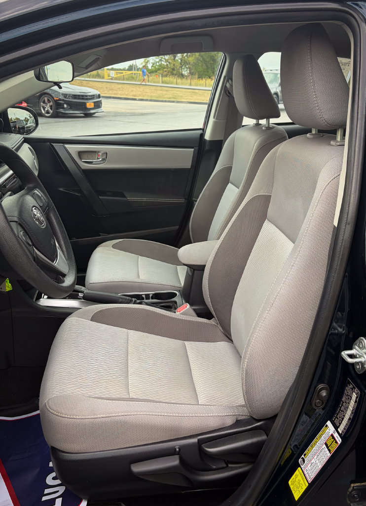 Used 2018 Toyota Corolla LE FWD image 18