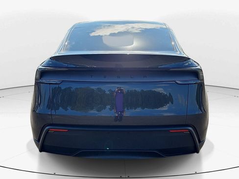 Used 2026 Tesla Model Y 2WD image 5