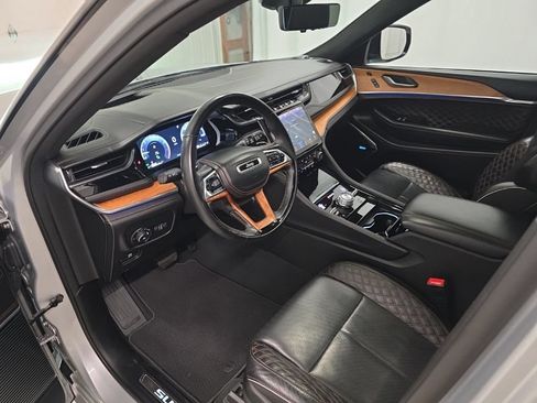 Used 2023 Jeep Grand Cherokee L Summit AWD/4WD image 13