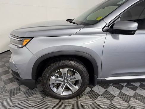 Used 2025 Honda Pilot EX-L image 10