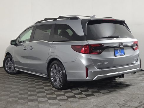 New 2026 Honda Odyssey Touring image 8