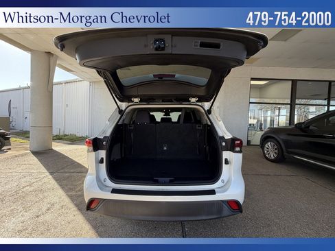 Used 2021 Toyota Highlander L image 36