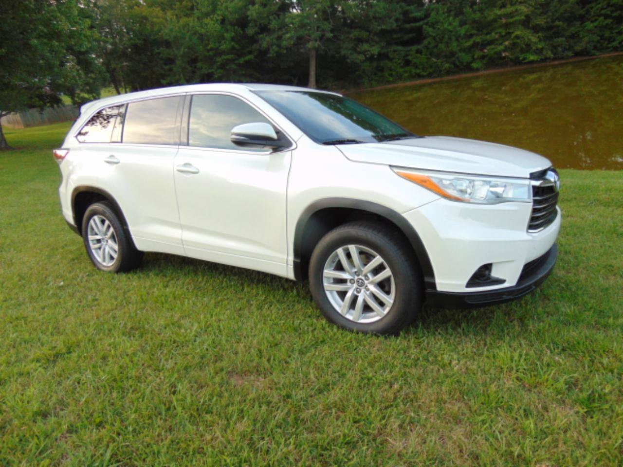 Used 2016 Toyota Highlander LE FWD image 3