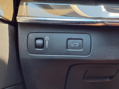 Used 2018 Volvo XC90 T5 Momentum w/ Convenience Package FWD image 21