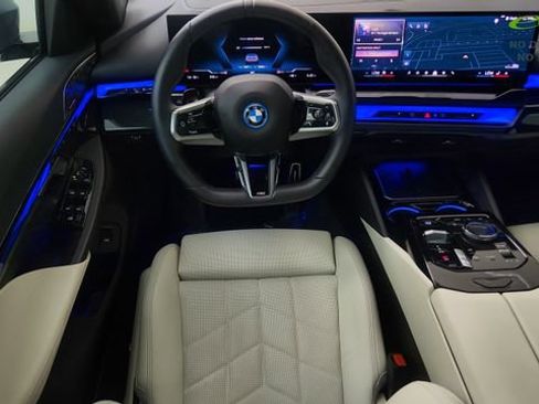 Used 2026 BMW i5 eDrive40 w/ M Sport Package RWD image 69