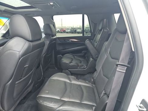 Used 2016 Cadillac Escalade Luxury image 27