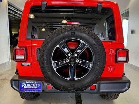 Used 2021 Jeep Wrangler Unlimited Sahara AWD/4WD image 6