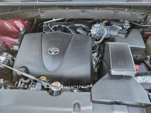 Used 2019 Toyota Highlander XLE FWD image 24