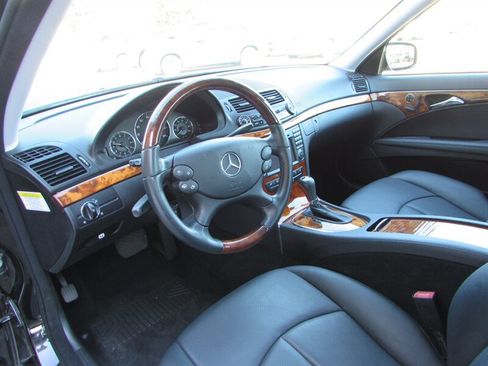 Used 2009 Mercedes-Benz E 350 4MATIC Sedan image 8
