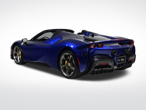 Used 2022 Ferrari SF90 Spider image 2