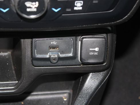 Used 2019 Jeep Renegade Latitude image 28