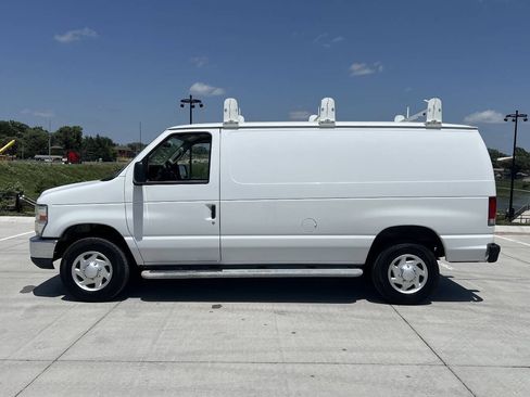 Used 2014 Ford E-250 and Econoline 250 w/ Power Group RWD image 3