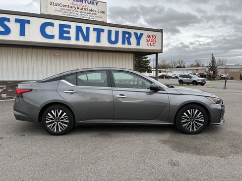 Used 2024 Nissan Altima 2.5 SV image 15
