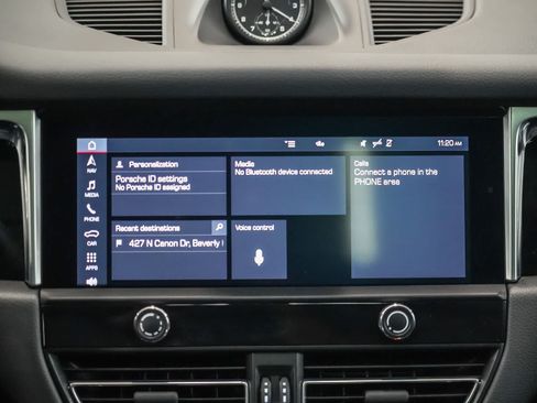 Certified 2023 Porsche Macan AWD/4WD image 17