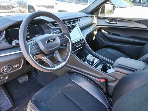 New 2025 Jeep Grand Cherokee Altitude image 16