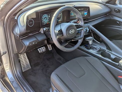 Used 2025 Hyundai Elantra SEL image 13