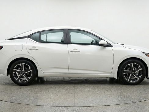 Used 2025 Nissan Sentra SV image 11