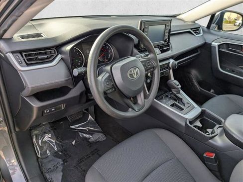 Used 2021 Toyota RAV4 LE image 9