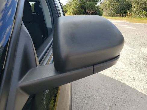 Used 2024 Ford Explorer XLT image 21