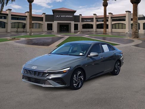 Used 2025 Hyundai Elantra Limited w/ Cargo Package FWD image 4